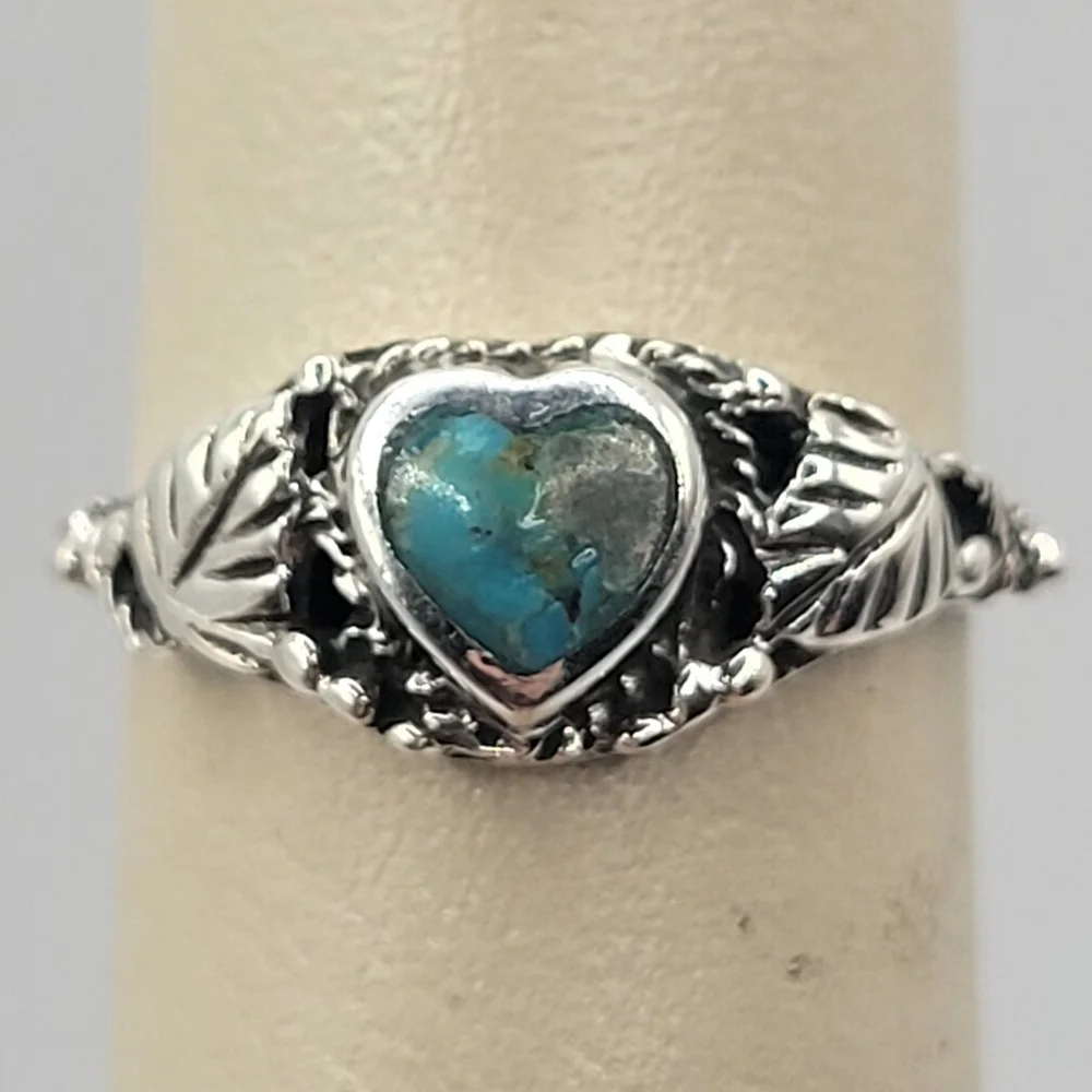 925 Sterling Silver Turquoise Heart Ring Floral Detail Size 5.75 Romantic